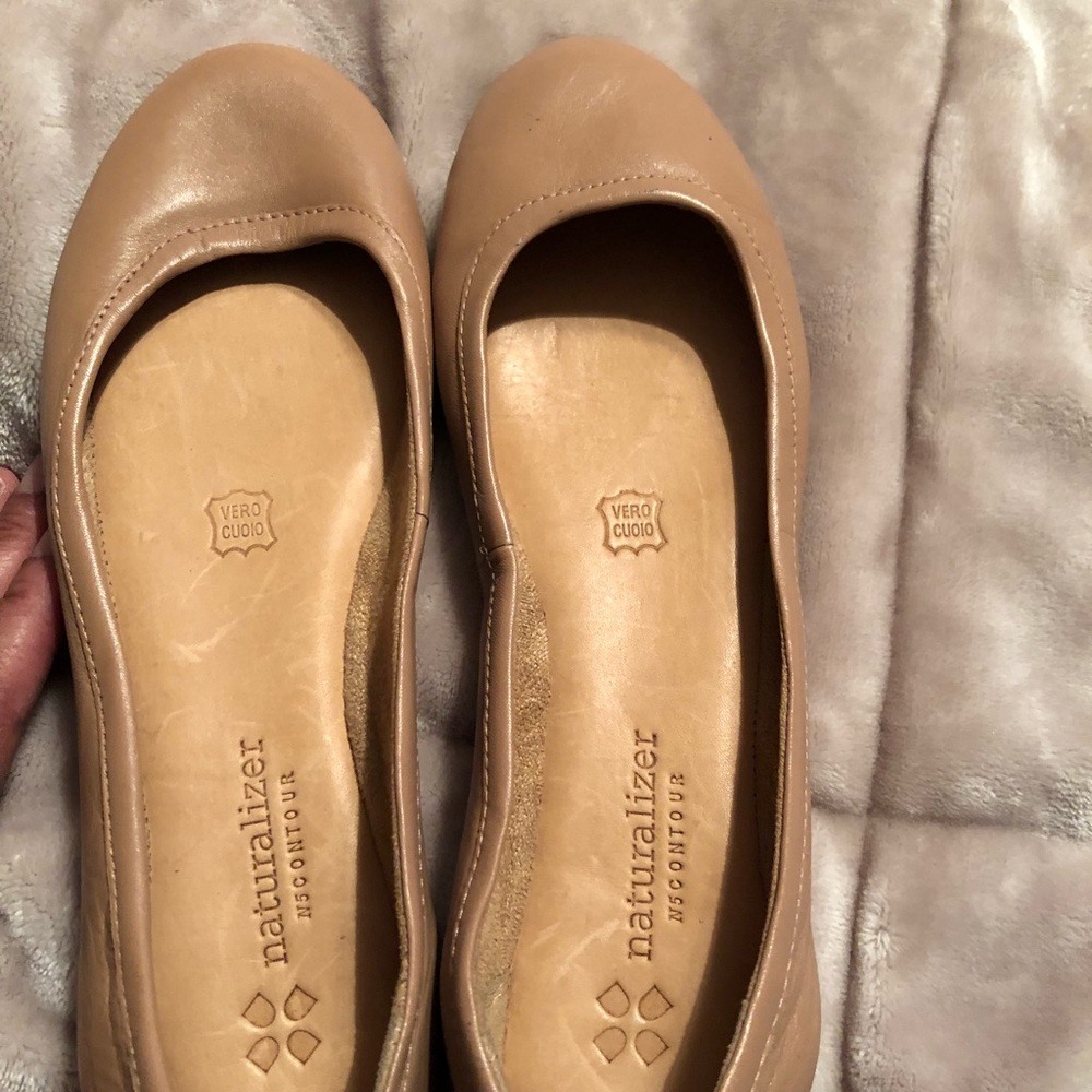 VEUC Naturalizer Tan Flats